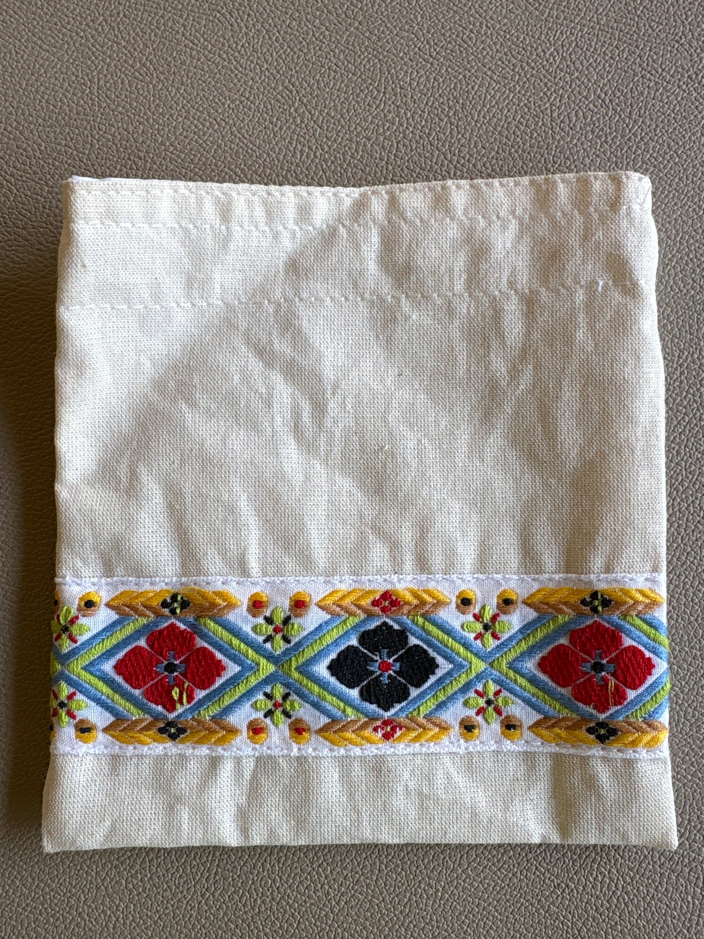 Manta con listón bordado (edición limitada)